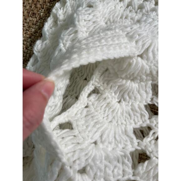 Vtg. 1970s English Village Hand Crochet white boho fringed knit poncho cape - Picture 6 of 10